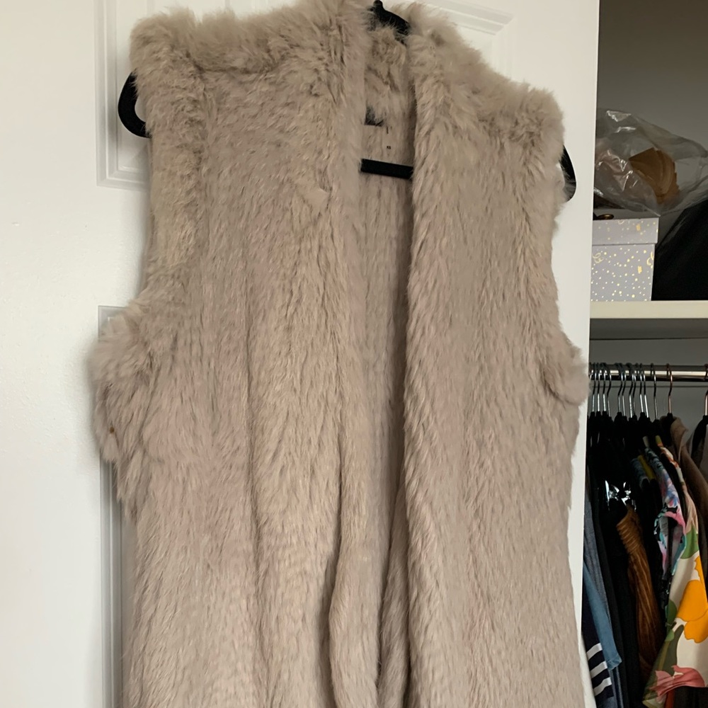 Love Token • Genuine Rabbit Vest - Picture 3 of 13